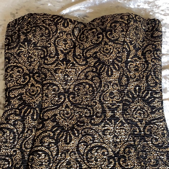 💫CLOSING SALE💫strapless dress with pads built in - Picture 2 of 2